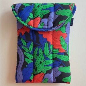 BAGGU tropical tablet puffy case with Velcro closure